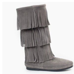 Minnetonka 3 tier Fringed Boot size 7 Gray